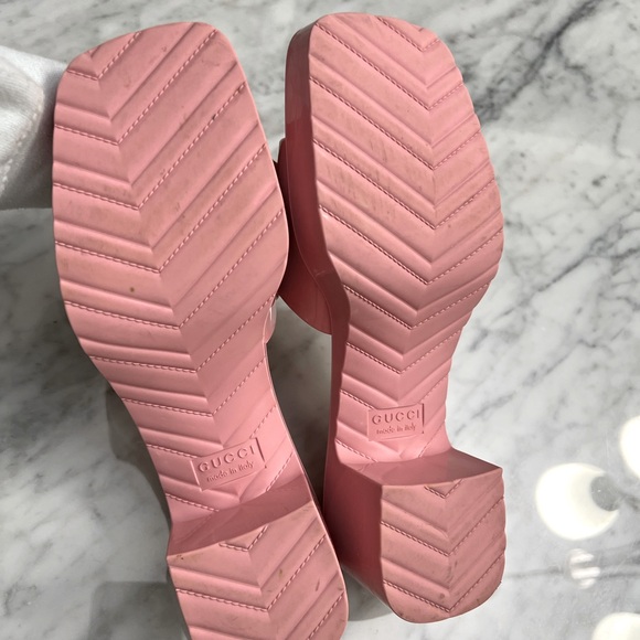 Authentic GUCCI
Pink Rubber Slide Heeled Sandals bloggers favorite - Picture 7 of 16